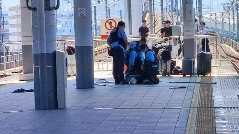 Japonya'da trende bıçaklı saldırı