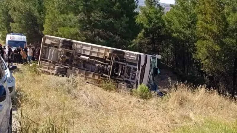 Şarampole devrilen otobüsteki yaralı sayısı 19’a yükseldi