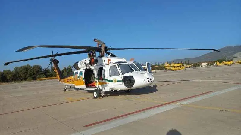 Yunanistan’a gönderilen iki yangın söndürme uçağı ve helikopter görevlerini başarıyla icra ediyor
