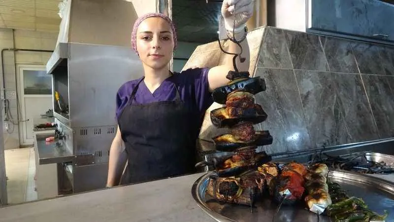 Tokat kebabının tek kadın ustası