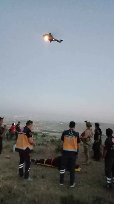 Gezmeye çıktığı dağda mahsur kalan kişi askeri helikopterle kurtarıldı