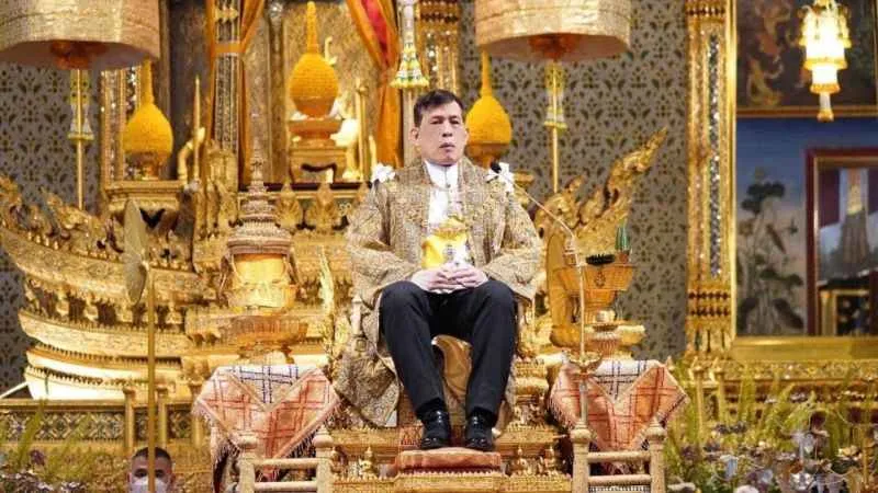 Tayland Kralı'na görkemli doğum günü kutlaması