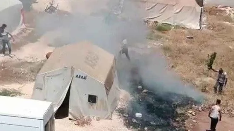 Çocukların ateşle oyunu deprem çadırlarına sıçrıyordu