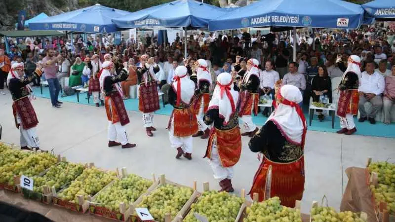 Mersin'de Üzüm Şenliği coşkusu