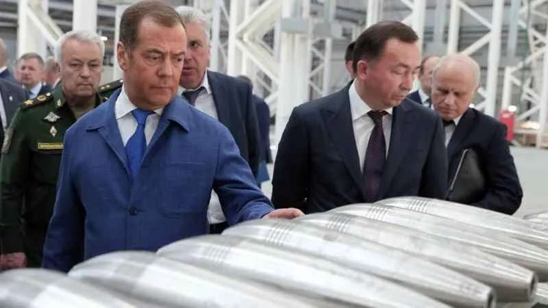 Medvedev: Ukrayna’nın saldırısı başarılı olursa nükleer silah kullanırız