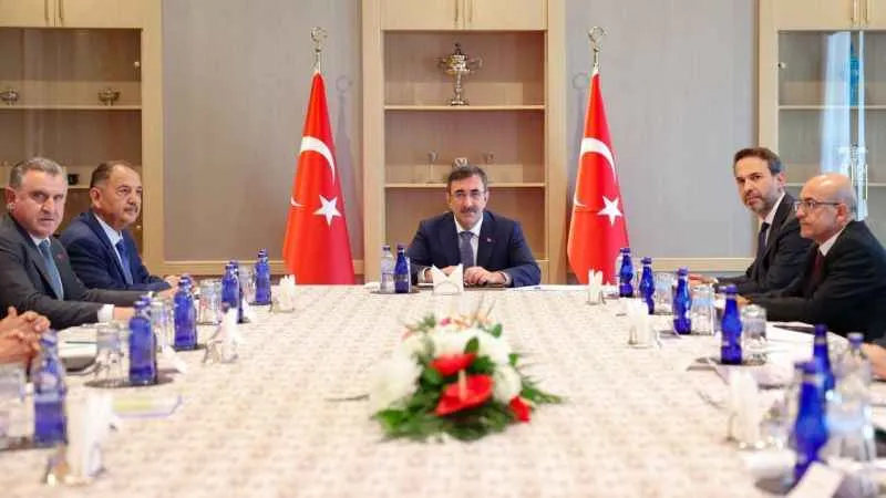 Cumhurbaşkanı Yardımcısı Yılmaz, bakanlarla deprem koordinasyon toplantısı gerçekleştirdi