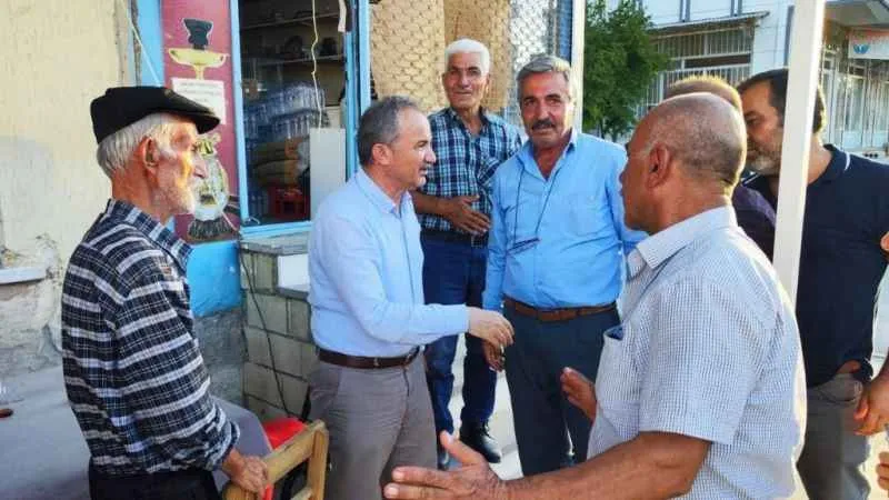 Depremzede vatandaşların taleplerini dinledi