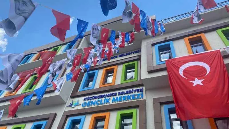 Küçükçekmece'de Halkalı Gençlik Merkezi'nin açılışı yapıldı