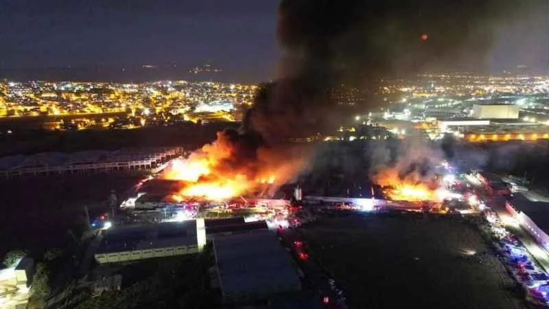 Bursa’da yangın 10 fabrikaya sıçradı