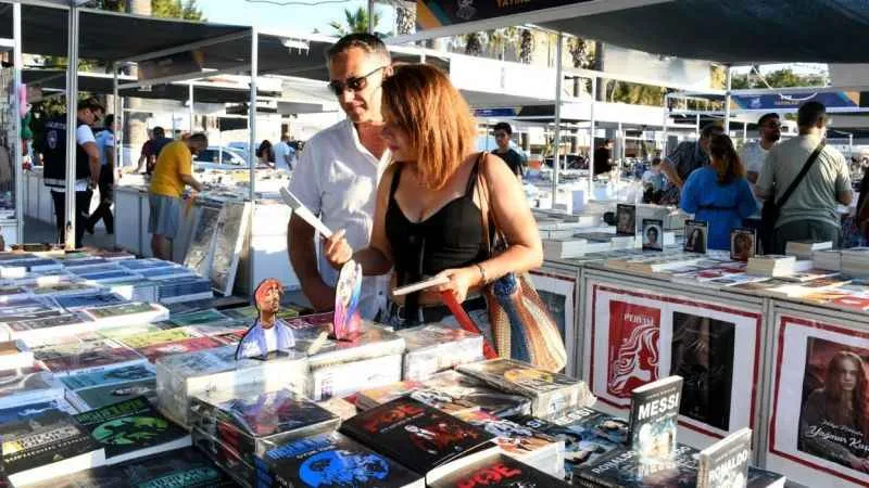 Kuşadası Kitap Fuarı kapılarını açtı