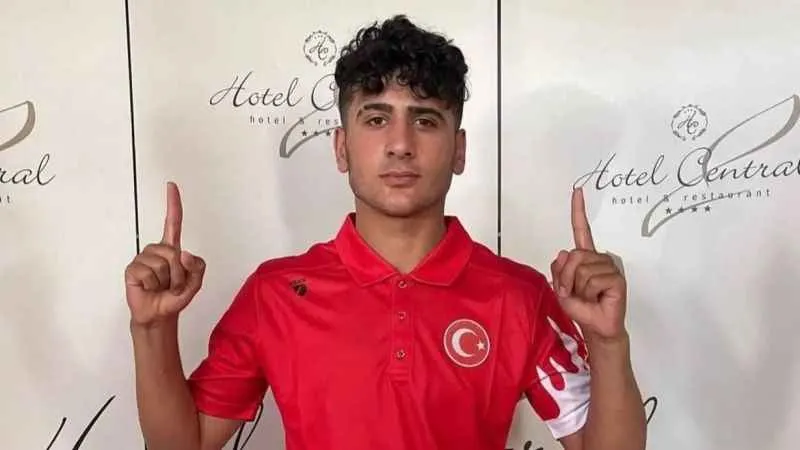 Bayburtlu milli boksör Salman Avrupa Şampiyonu oldu