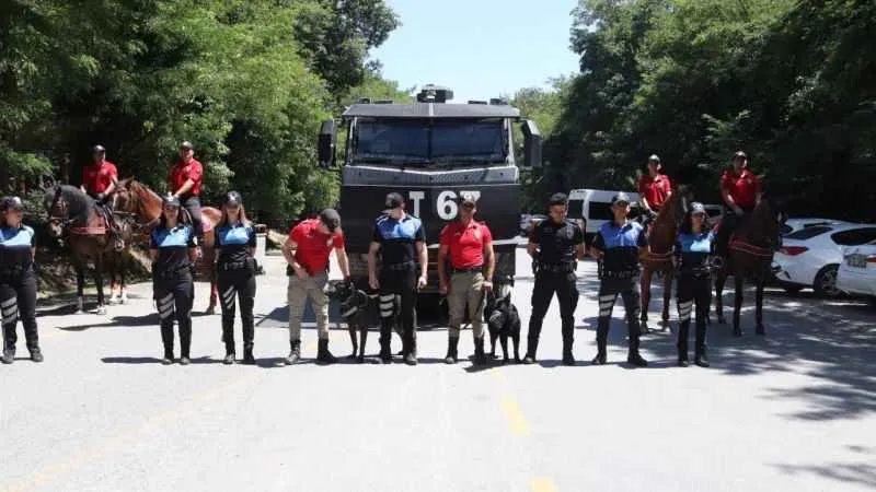 Belgrad Ormanı'nda yangınlara karşı atlı ve köpekli denetim