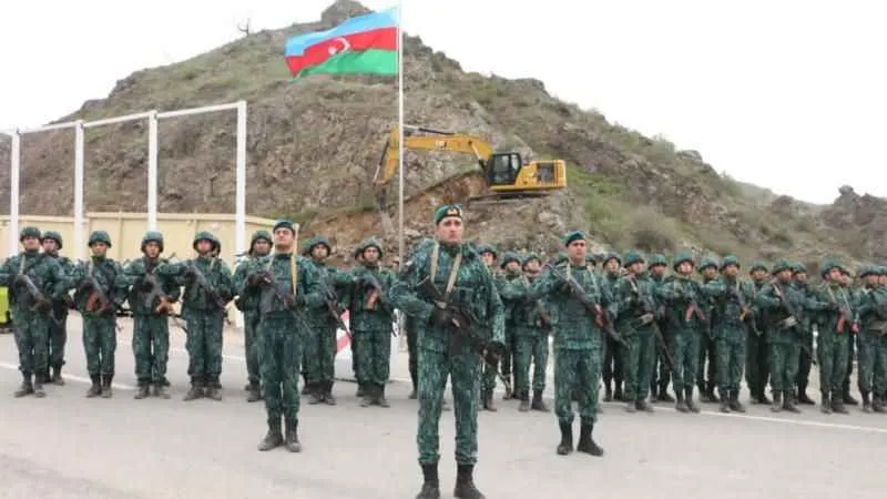 Laçın Koridoru'nda Azerbaycan bayrağı dalgalanıyor