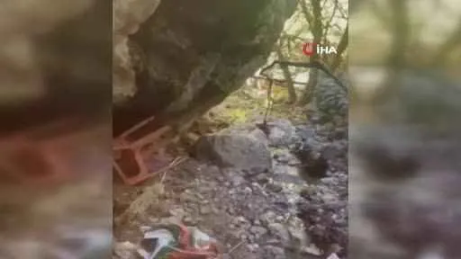 Mehmetçik, teröristlerin mağarasında çok sayıda malzeme ele geçirdi