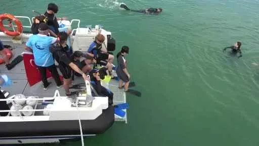 Türkiye'nin 100 noktasında "Cumhuriyet'e derinden bağlıyız" dalışı