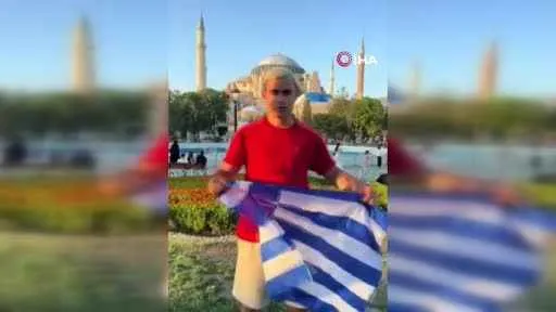 Ayasofya önünde Yunan bayrağı açarak provokasyon yaptı