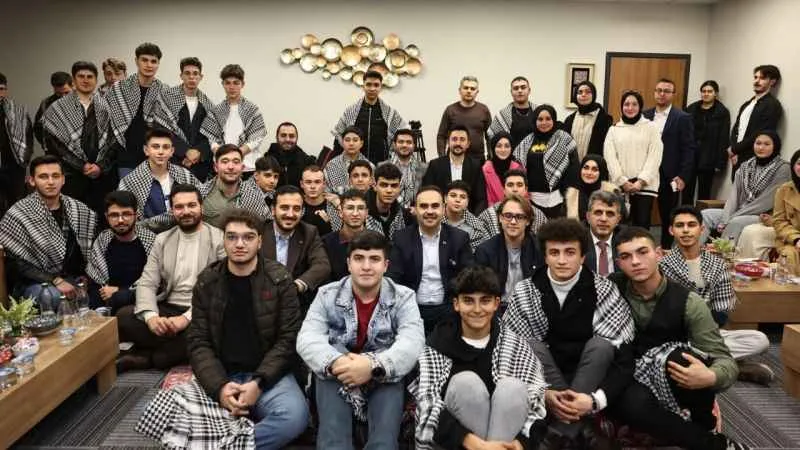 Bakan Kacır, Yeni Yılı Bağcılar'da Karşıladı