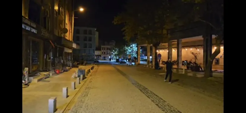 Balıkesir peş peşe iki depremle sallandı