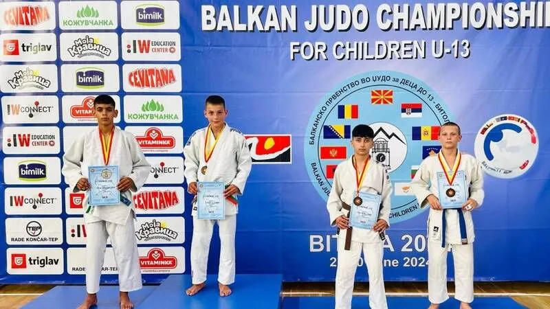 Minik şampiyonlar Balkanlarda Türk bayrağını dalgalandırdı