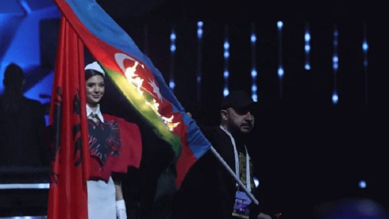 Azerbaycan bayrağı yakılmasına tepki