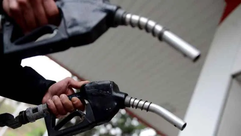 Bayram öncesi motorine ve benzine çifte indirim geliyor