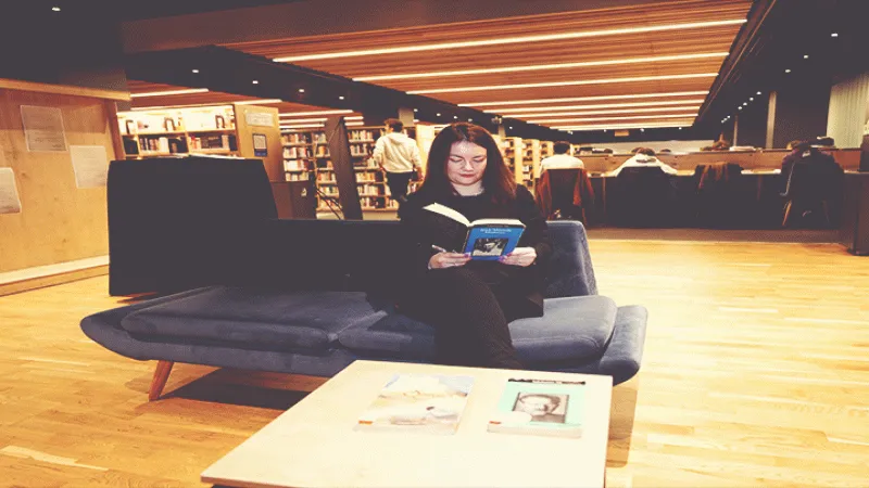 Beylikdüzü Kütüphanelerinde "Kürk Mantolu Madonna" zirvede