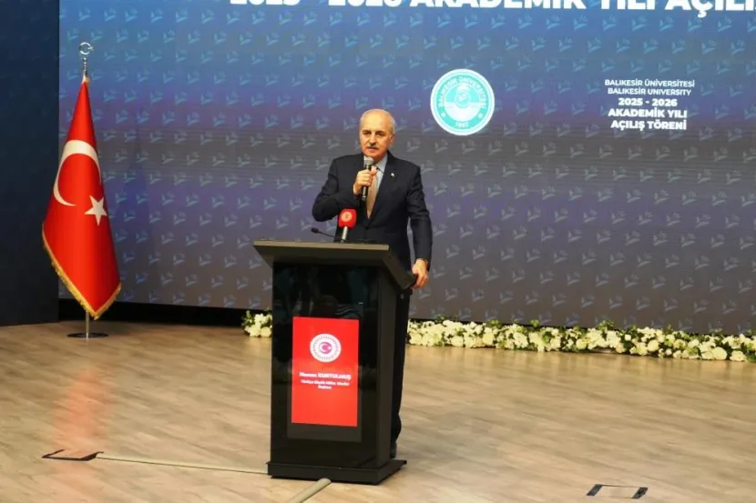 Bir eli silahta, diğer eli sandıkta olmaz