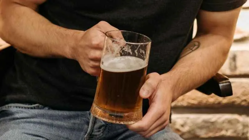 Bilim adamları uyardı: Bira içenlerde felç riski yüzde 76