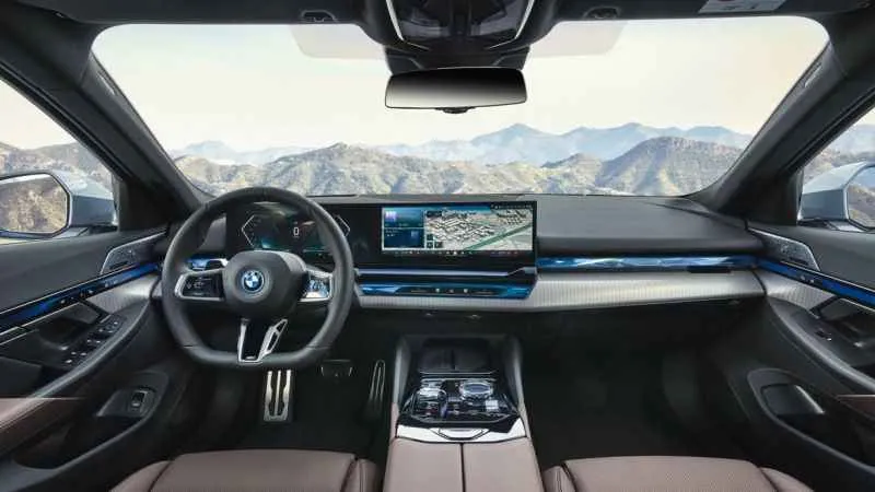 BMW 5 Serisi Sedan için Türkiye'ye çıkarma yapacak