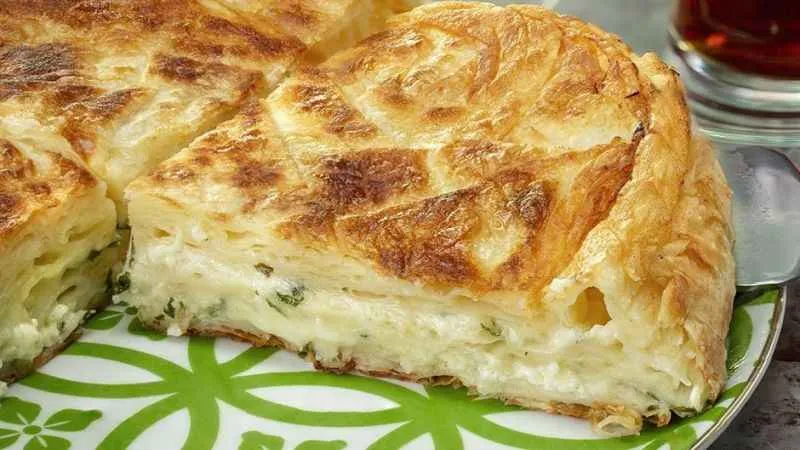 Az malzemeli çok hünerli: 1 yumurta ve 1 yufka ile Fırınsız "Tava Böreği" Tarifi