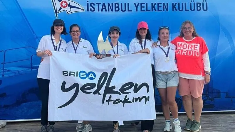 Brisa kadın yelken takımından birincilik 