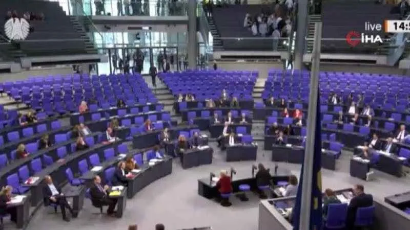 Almanya'dan aşırı sağcı partiye devlet yardımı kesildi