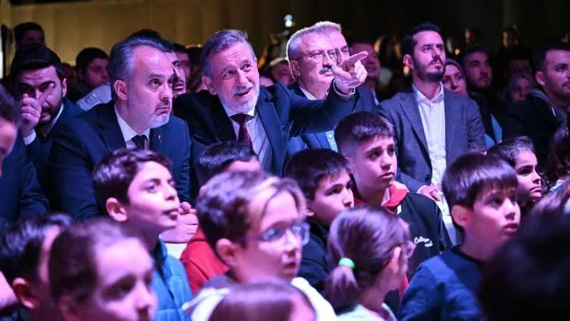 SpaceX ile uzay yolculuğu Bursa'da heyecanla izlendi