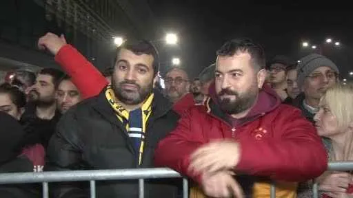 Taraftarlar, havalimanına akın etti