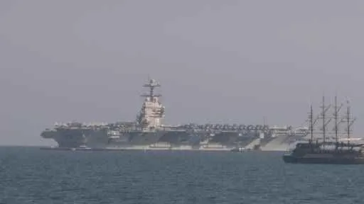 ABD uçak gemisi Antalya’ya demirledi