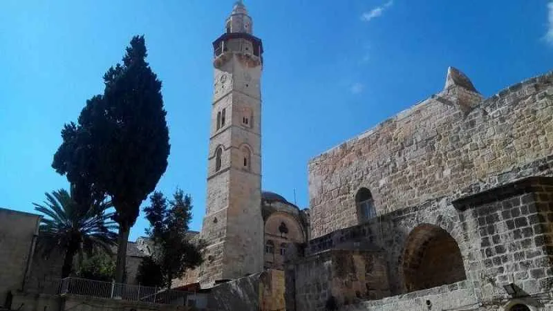 Camide dehşet! Namaz kıldıran imam bıçaklandı