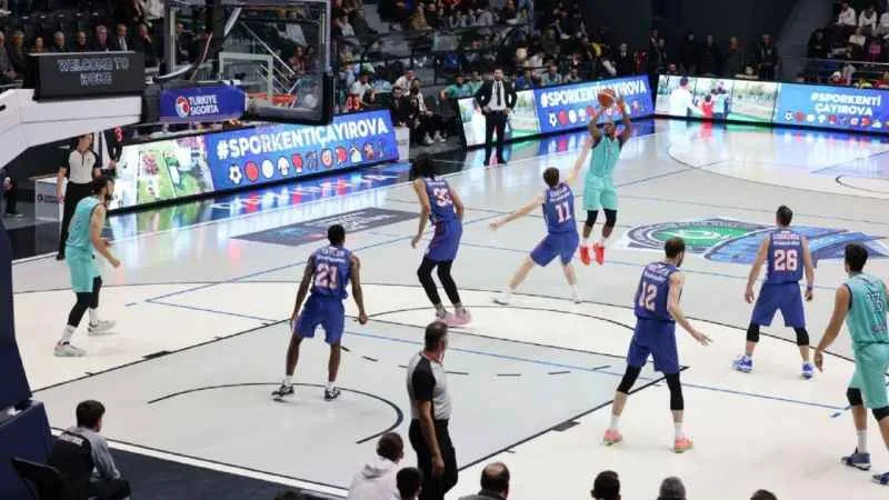 Çayırova Belediyesi basketbolda zirvedeki yerini sağlamlaştırdı