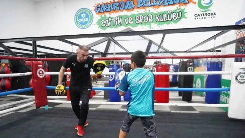 Çayırova'da çocuklar ve gençler, sporun keyfini çıkarıyor