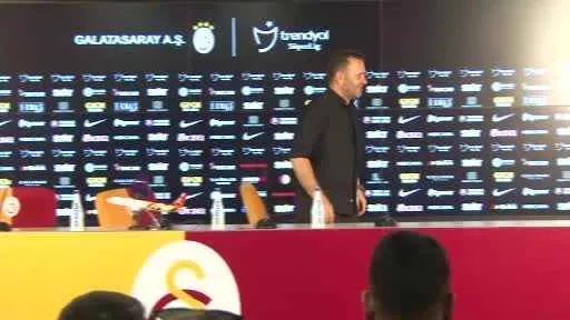 Okan Buruk'a sürpriz doğum günü