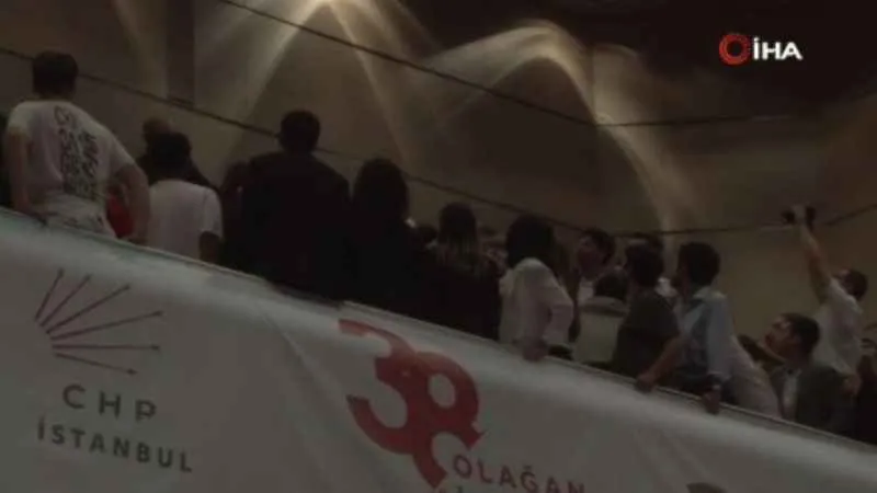 CHP İstanbul İl Kongresi'nde arbede