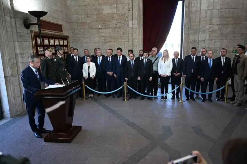 CHP Lideri Özel, Anıtkabir’i Ziyaret Etti