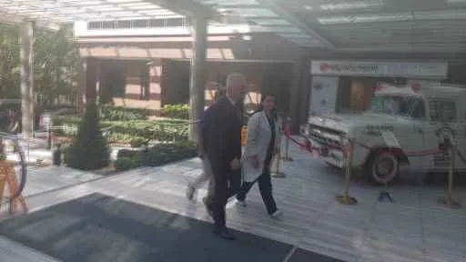 İstanbul Valisi Davut Gül, tedavileri devam eden Sabancı çiftini ziyaret etti