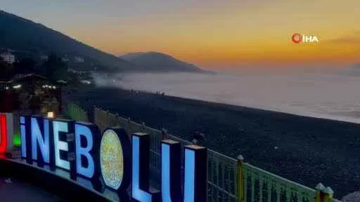 Kastamonu’da denizin üzerinde sis bulutu oluştu