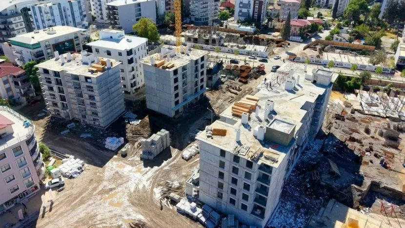 Depremin yıktığı Osmaniye kent merkezinde afet konutları yükseliyor