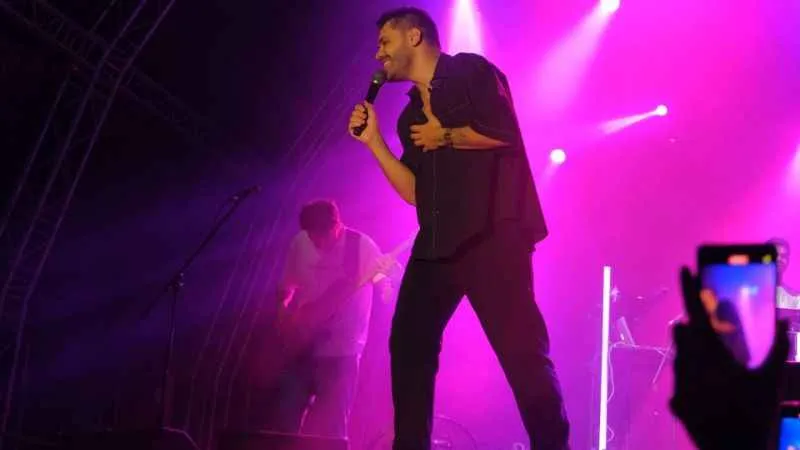 Emir Can İğrek, milyonlarca kez dinlenen 'Ali Cabbar' şarkısını iki kere seslendirdi