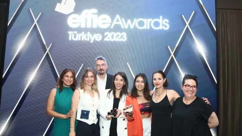 Yenilenen Blade, Merih Demiral ile “Ter Dök, Ter Kokma” diyerek Bronz Effie’nin sahibi oldu