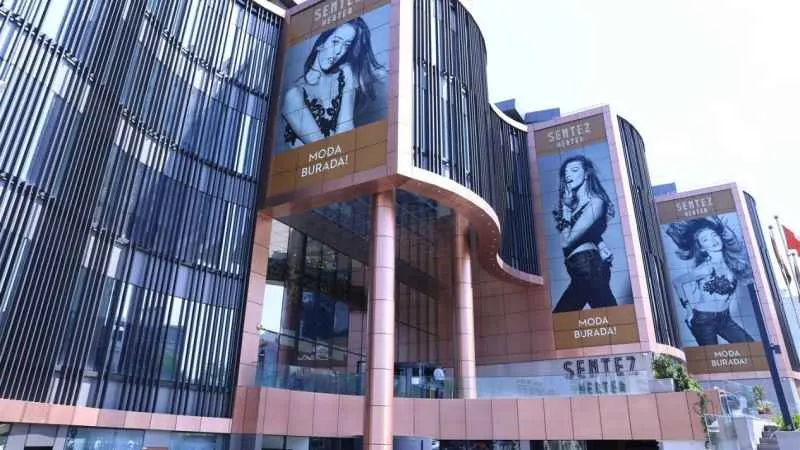 Merter'in ilk kadın toptan avm'si Sentez Merter’de dükkanlar teslim edilmeye başladı