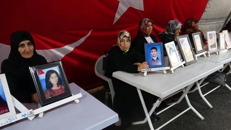 Evlat nöbetindeki aileler çocuklarını HDP ve PKK’dan almakta kararlı