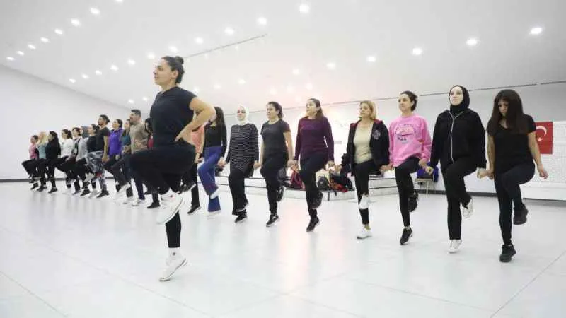 Eyüpsultan'da halk oyunları kurslarına yoğun ilgi