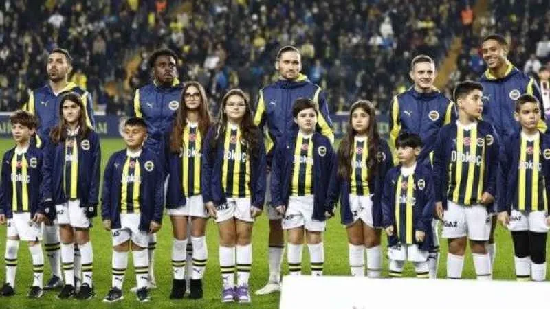Fenerbahçe'de 4 değişiklik, Galatasaray'da 1 
